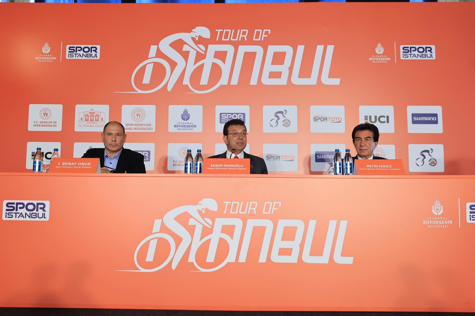 Istanbul Mayor Ekrem İmamoğlu (C) speaks ahead of the Tour of Istanbul, Istanbul, Türkiye, Sept. 4, 2024. (DHA Photo)