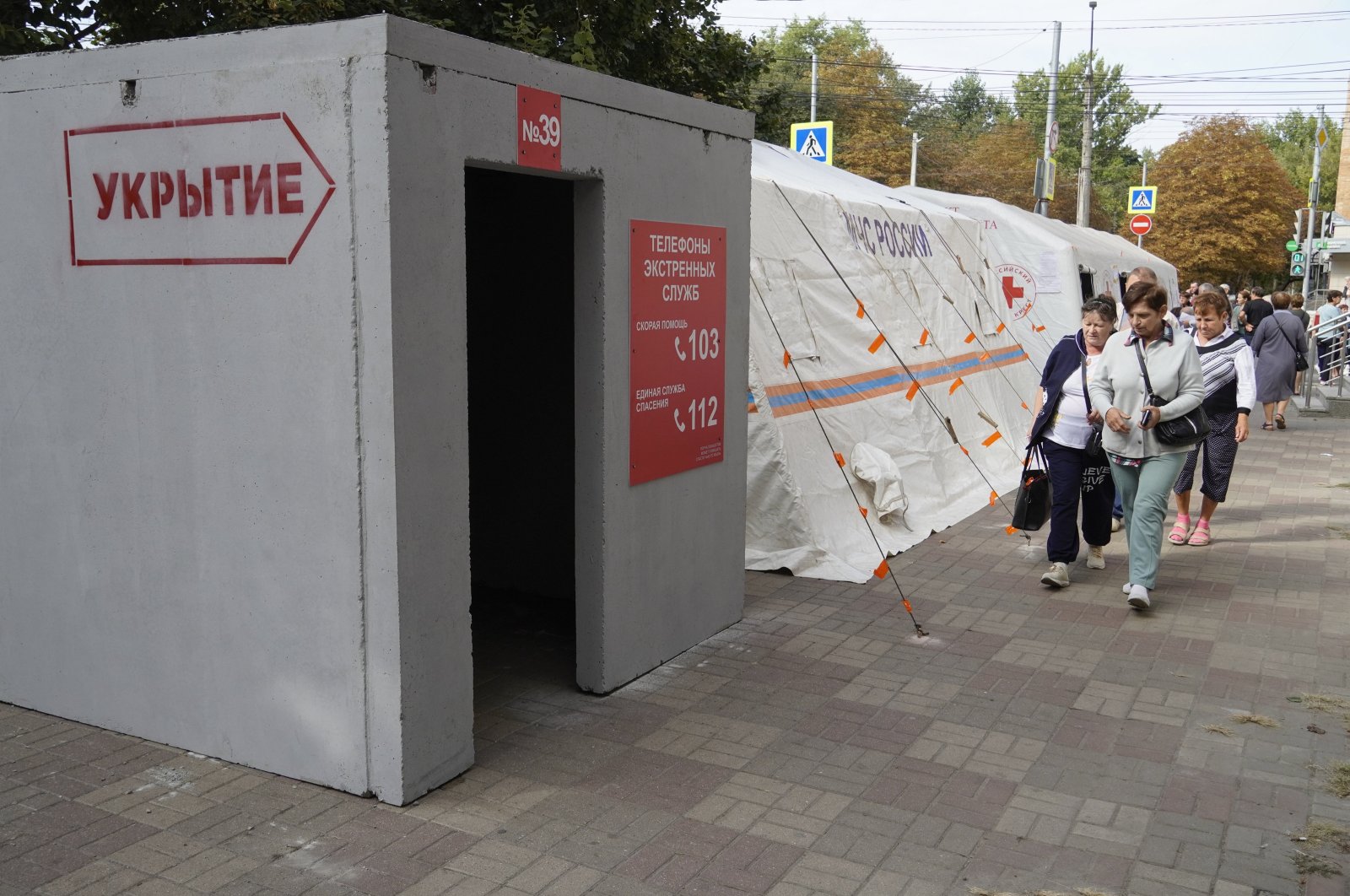 Civilians evacuated from the Kursk regional border area with Ukraine, wait to receive humanitarian aid and medical care delivered by the Russian Red Cross in downtown Kursk, Russia, Sept. 10, 2024. (EPA Photo)