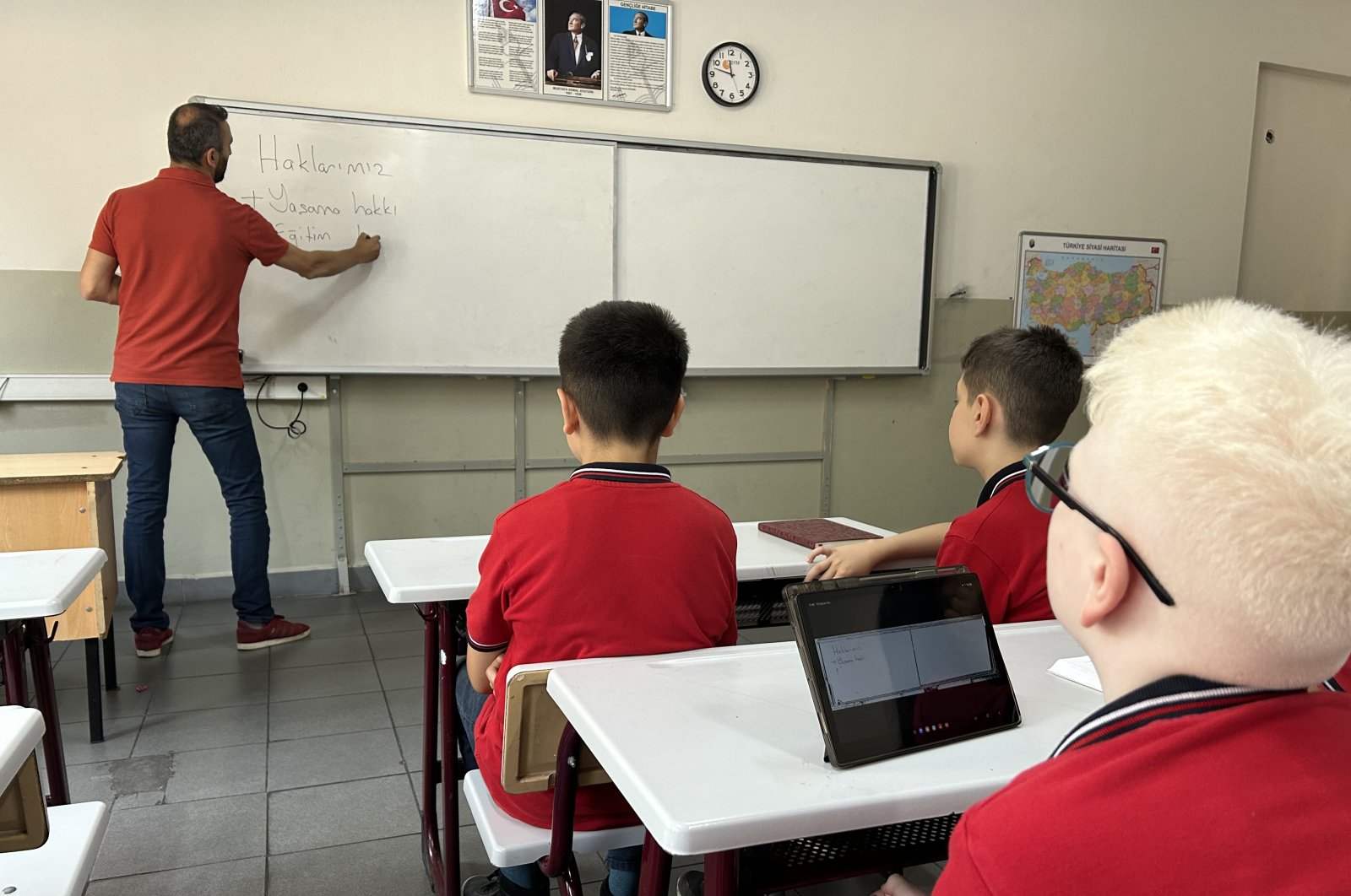 Children are seen in a class in an unspecified location in Türkiye. (Courtesy of Türk Telekom)