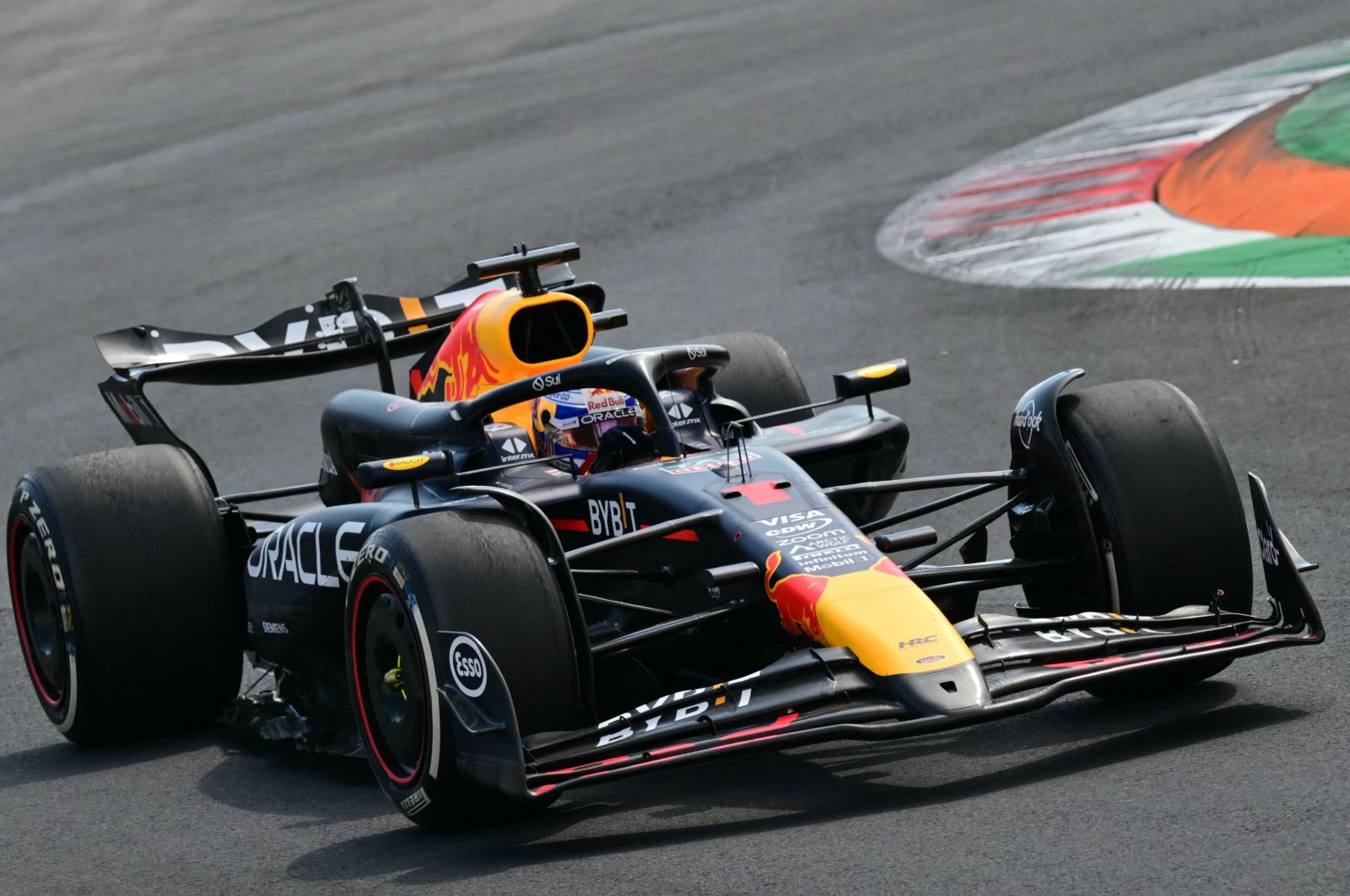 Red Bull Racing&#039;s Dutch driver Max Verstappen drives during the Italian Formula One Grand Prix race at Autodromo Nazionale Monza circuit, Monza, Italy, Sept. 1, 2024. (AFP Photo)