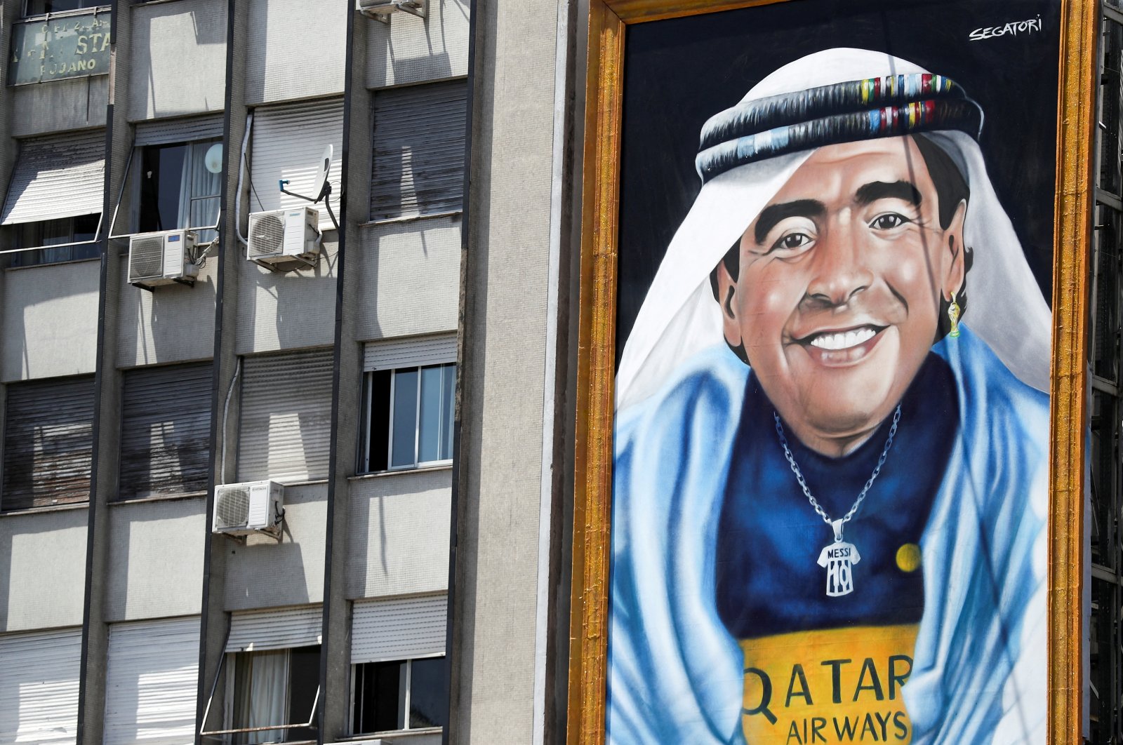 A general view of an 11-meter mural depicting Argentine player Diego Armando Maradona made by urban artist Alfredo Segatori, on the second anniversary of Maradona&#039;s death, Buenos Aires, Argentina, Nov. 25, 2022. (Reuters Photo)