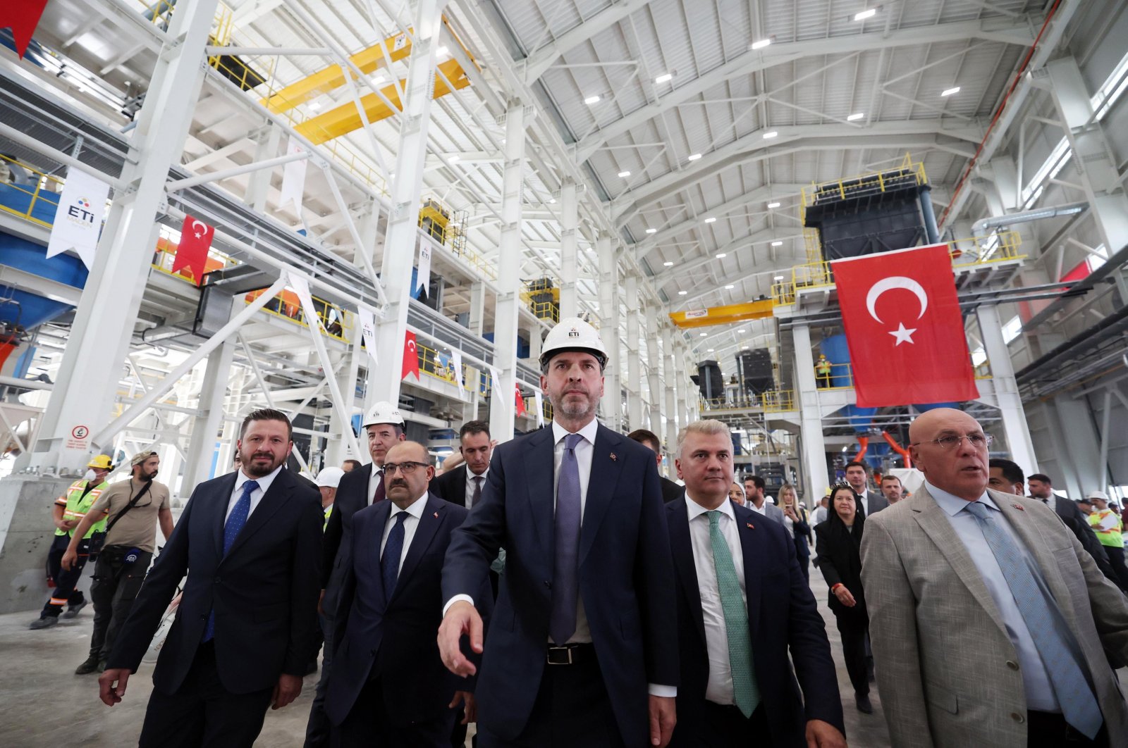 Energy and Natural Resources Minister Alparslan Bayraktar (C) tours the Bigadiç Granular Boron Production Facility, Balıkesir, northwestern Türkiye, Sept. 14, 2024. (AA Photo)