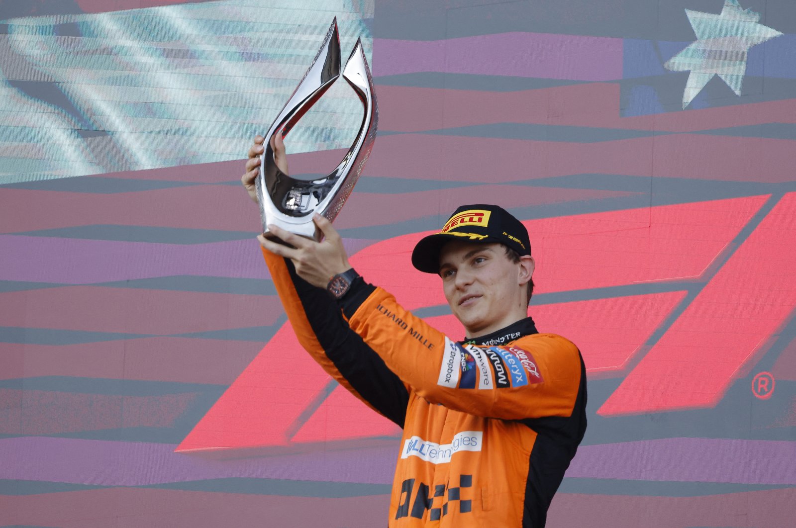 McLaren&#039;s Oscar Piastri celebrates with the trophy after winning the Azerbaijan Grand Prix, Baku, Azerbaijan, Sept. 15, 2024. (Reuters Photo)