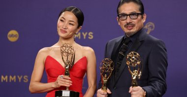 Anna Sawai, winner of the Outstanding Lead Actress in a Drama Series award, and Hiroyuki Sanada, Outstanding Lead Actor in a Drama Series, for &quot;Shogun&quot; pose at the 76th Primetime Emmy Awards in Los Angeles, California, U.S., Sept. 15, 2024. (Reuters Photo)
