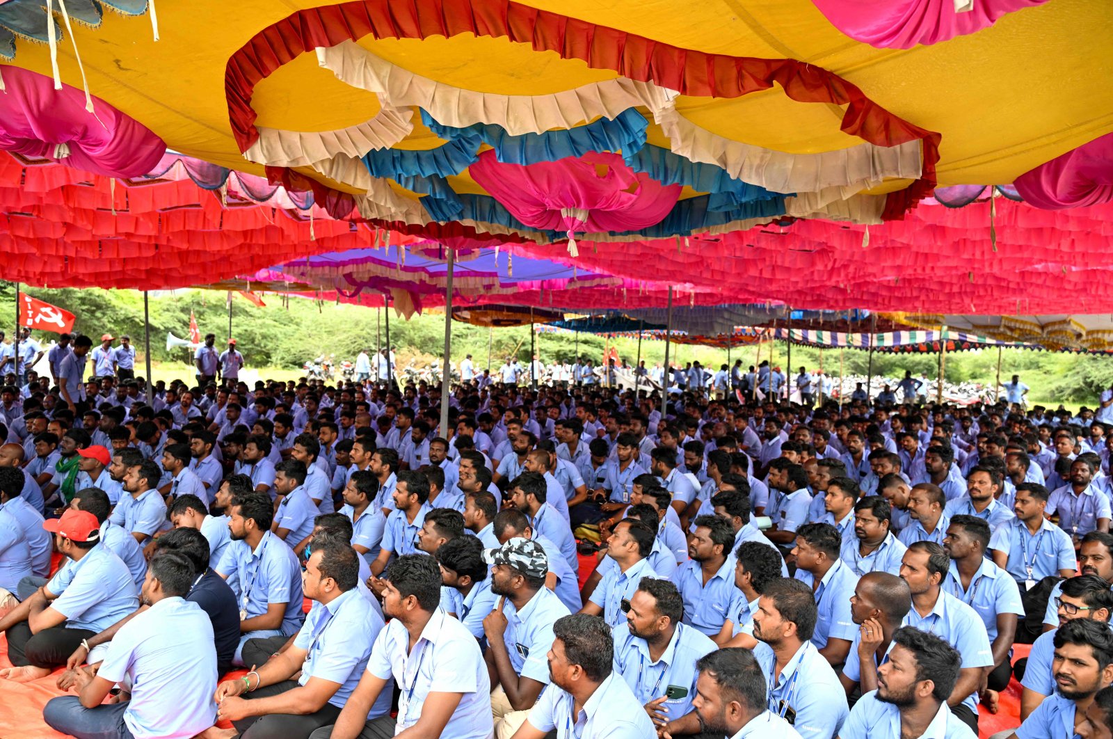 Workers stage a protest to demand higher wages and recognition of their union at Samsung India&#039;s plant in Sriperumbudur, near Chennai, India, Sept. 11, 2024. (Reuters Photo)