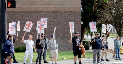 Striking Boeing workers and their supporters picket outside the Boeing Co. manufacturing facility in Renton, Washington, U.S., Sept. 16, 2024. (AFP Photo)