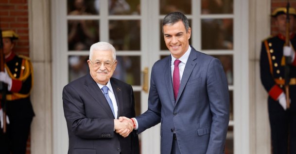 Spain&#039;s Prime Minister Pedro Sanchez shakes hands with Palestinian President Mahmoud Abbas at Moncloa Palace in Madrid, Spain, Sept. 19, 2024. (Reuters Photo)