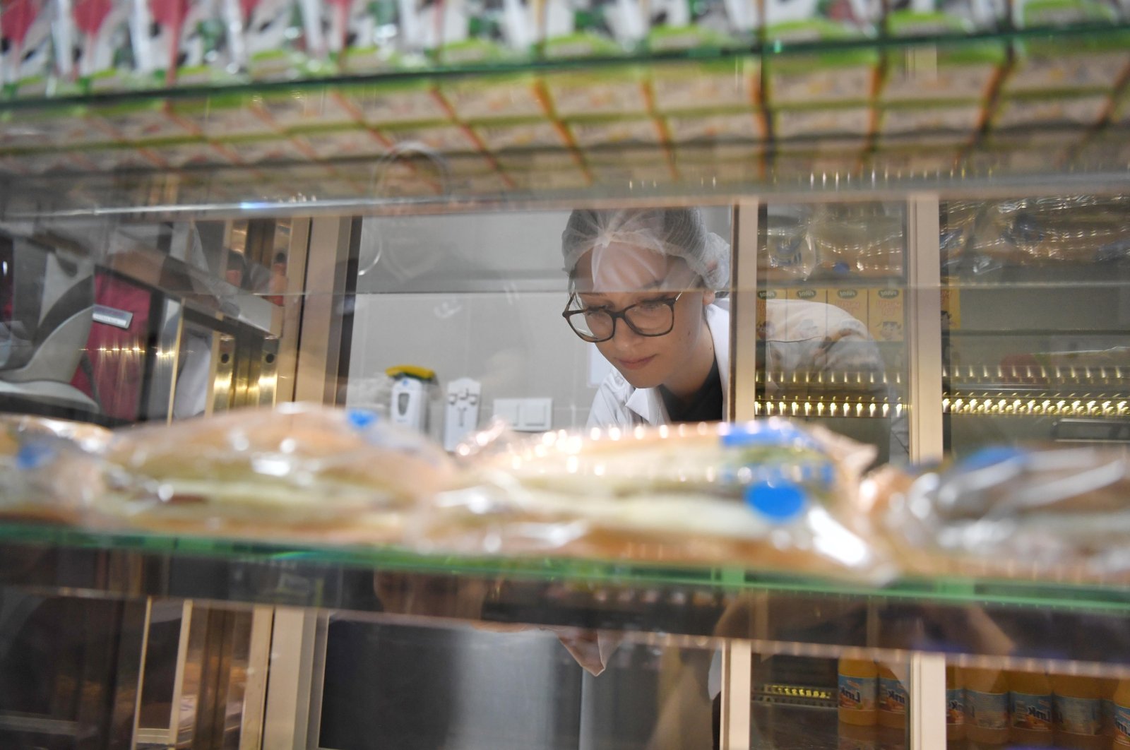 Local municipality teams inspect food in a canteen in a school in southern Antalya province, Türkiye, Sept. 13, 2024. (IHA Photo)