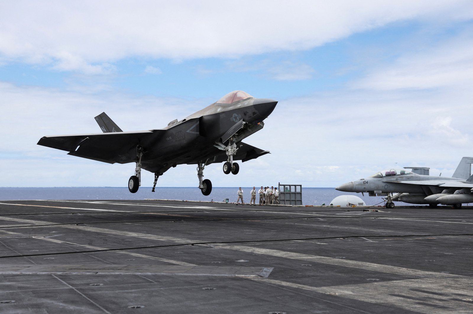 An F-35 jet lands on the runway of the USS Carl Vinson aircraft carrier during the Rim of the Pacific (RIMPAC) military exercises about 100 miles south of Oahu, Hawaii, U.S. July 19, 2024. (Reuters File Photo)