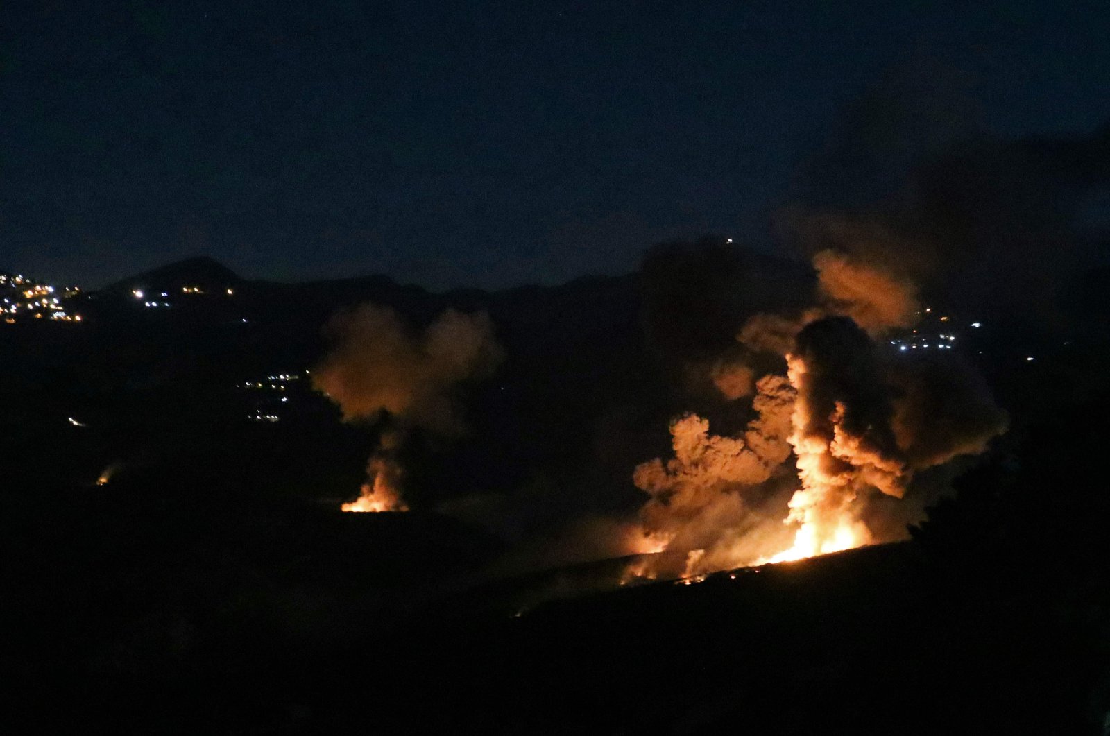 Smoke and fire rise from the site of an Israeli strike on the southern Lebanese border village of Mahmoudiyeh, Sept. 19, 2024. (AFP Photo)