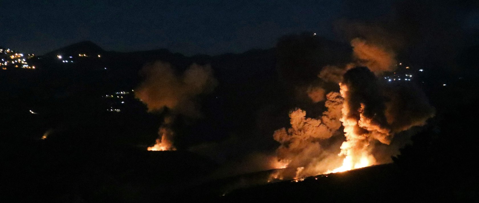 Smoke and fire rise from the site of an Israeli strike on the southern Lebanese border village of Mahmoudiyeh, Sept. 19, 2024. (AFP Photo)