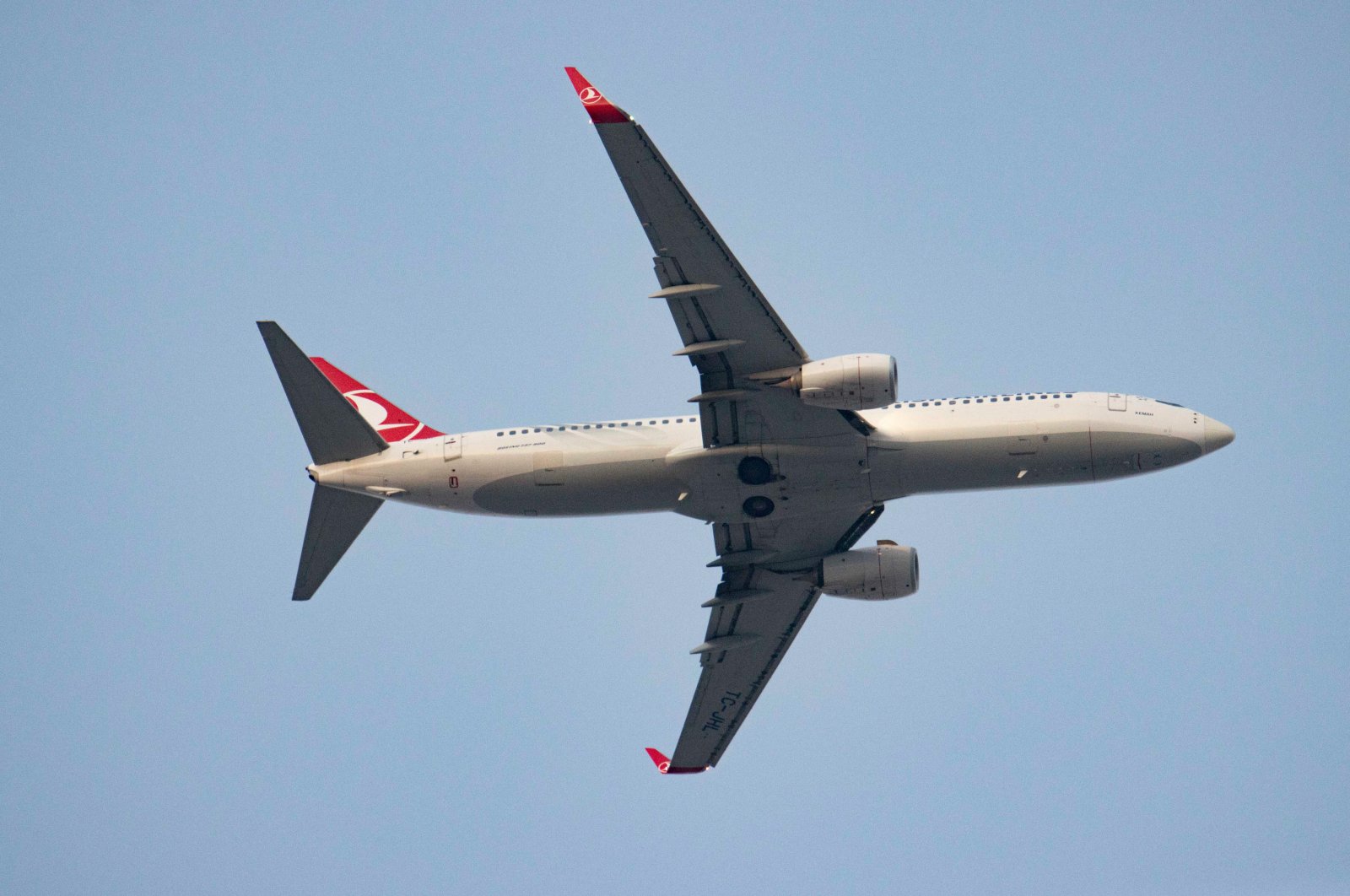 A Turkish Airlines Boeing 737-800 is seen landing at Thessaloniki International Airport Makedonia, Greece, Aug. 16, 2021. (Reuters Photo)