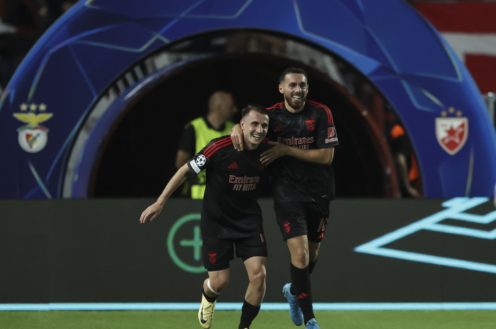 Benfica&#039;s Orkun Kökçü (R) celebrates after scoring a goal with Kerem Aktürkoğlu during the UEFA Champions League 2024/25 League Phase MD1 match against Red Star Belgrade at Stadion Rajko Mitic, Belgrade, Serbia, Sept. 19, 2024. (Getty Images Photo)