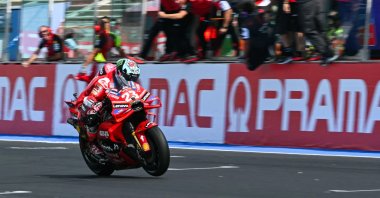 Ducati Lenovo Team&#039;s Italian rider Enea Bastianini crosses the finish line and celebrates as he wins the MotoGP Emilia-Romagna Grand Prix, Misano Adriatico, Italy, Sept. 22, 2024. (AFP Photo)