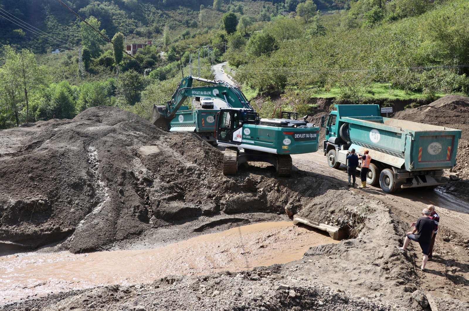 Cleanup and clearing efforts start in Arsin district after floods and landslides, Trabzon, Türkiye, Sept. 21, 2024. (AA Photo) 