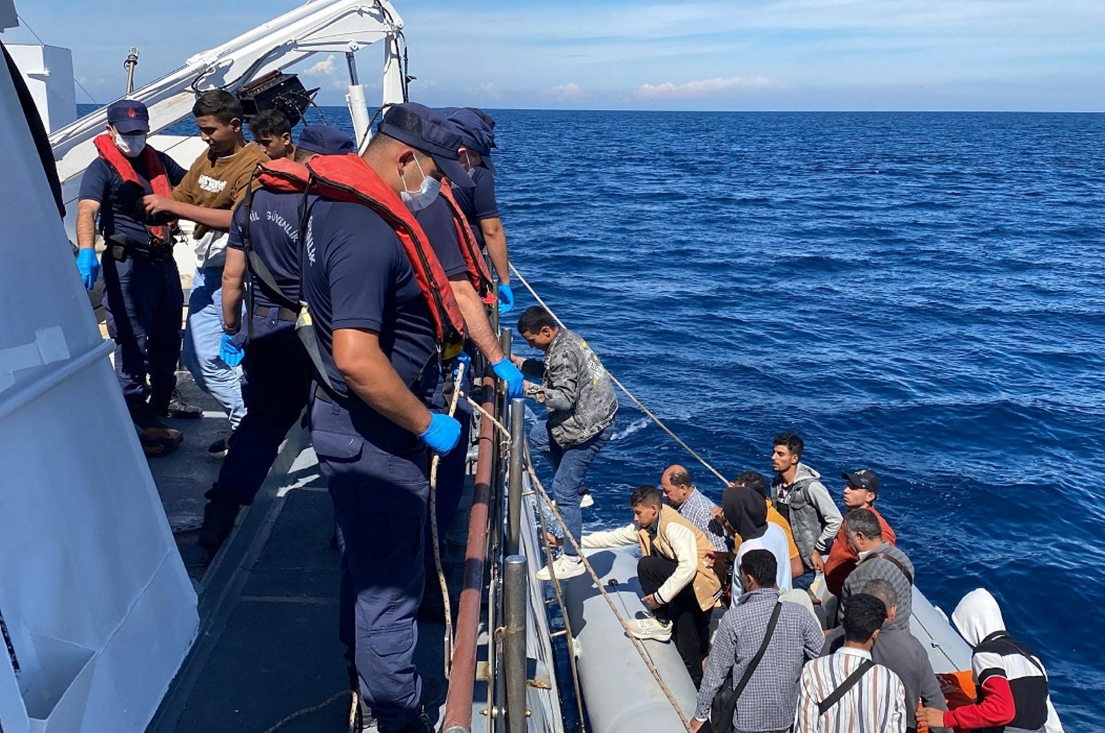 Coast Guard Command officers intercept an irregular migrant boat off the coast of Ayvacık, Çanakkale, northwestern Türkiye, Sept. 19, 2024. (AA Photo)