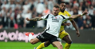 Beşiktaş&#039;s Ciro Immobile (L) in action with Eyüpspor&#039;s Luccas Claro during the Süper Lig match at the Tüpraş Stadium, Istanbul, Türkiye, Sept. 22, 2024. (AA Photo)