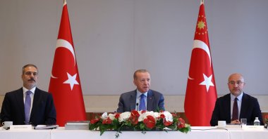 President Recep Tayyip Erdoğan (C), next to Foreign Minister Hakan Fidan (L) and think tank SETA&#039;s General Coordinator Nebi Miş, speaks at an event in Turkish House (Türkevi), New York, U.S., Sept. 22, 2024. (İHA Photo)