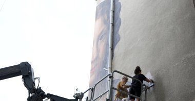 Julien de Casabianca recreates the artwork titled &quot;Portrait of a Young Girl&quot; in Çankaya, Ankara, Sept. 22, 2024. (AA Photo)