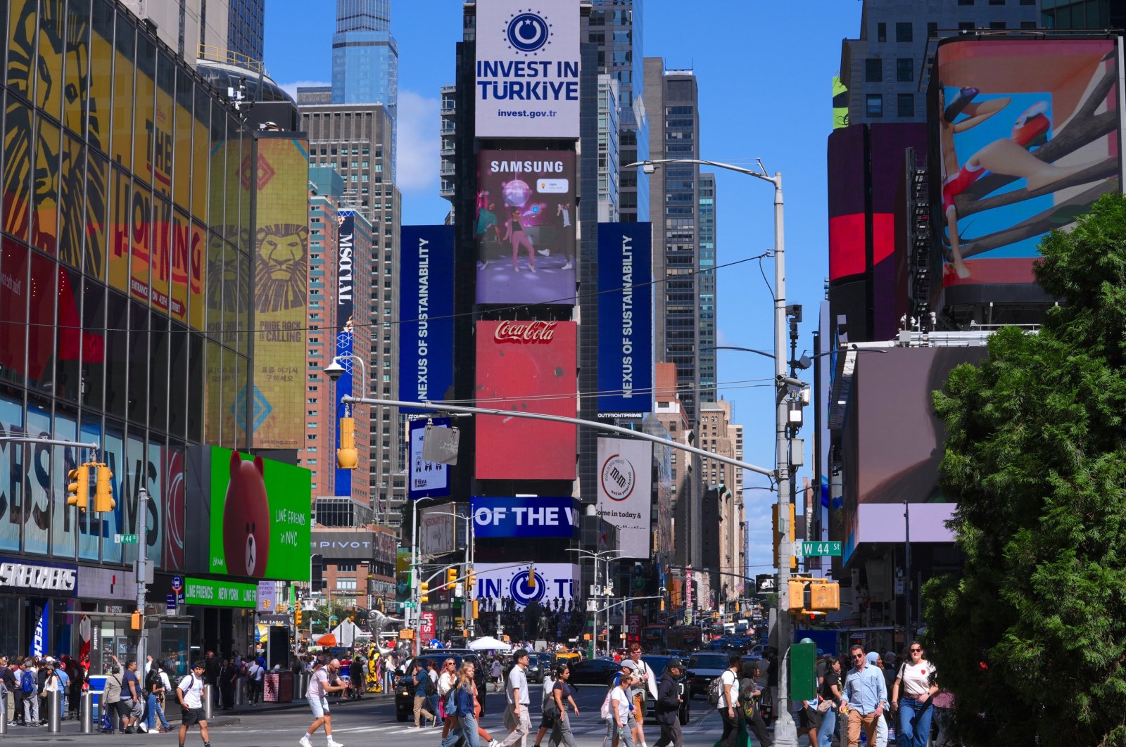 The messages reading &quot;Invest in Türkiye&quot; and &quot;Nexus of the World&quot; are seen at iconic Times Square, New York, U.S., Sept. 22, 2024. (AA Photo)