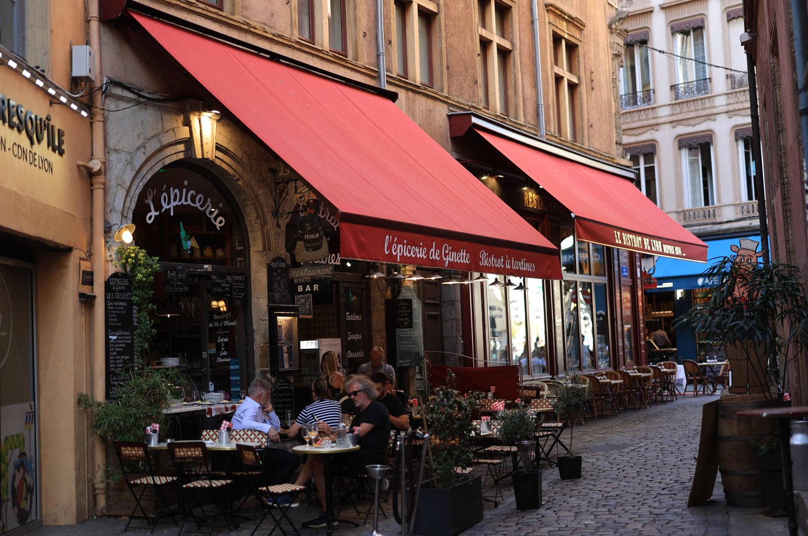 People sit at the terrasse of a traditional Bouchon Lyonnais restaurant in Lyon, southeastern France, Aug. 27, 2024. (AFP Photo)