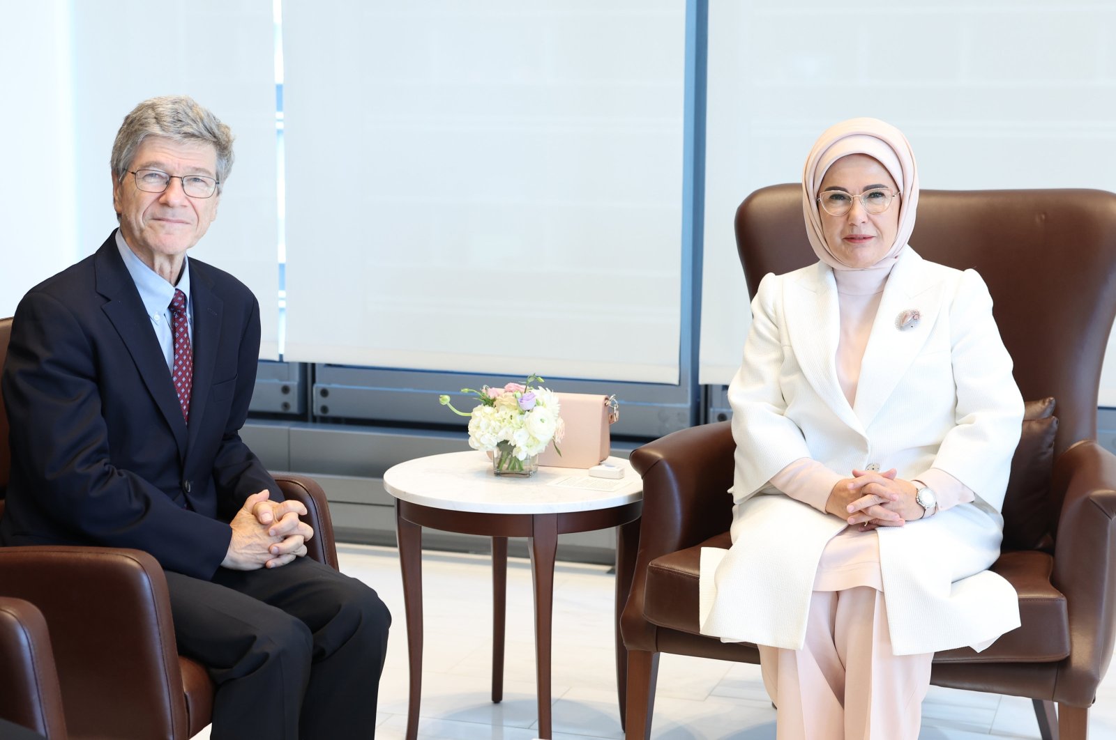 U.N. Sustainable Development Solutions Network President Jeffrey Sachs (L) meets with first lady Emine Erdoğan to sign the Global Zero Waste Goodwill Declaration, New York, U.S., Sept. 22, 2024. (AA Photo)