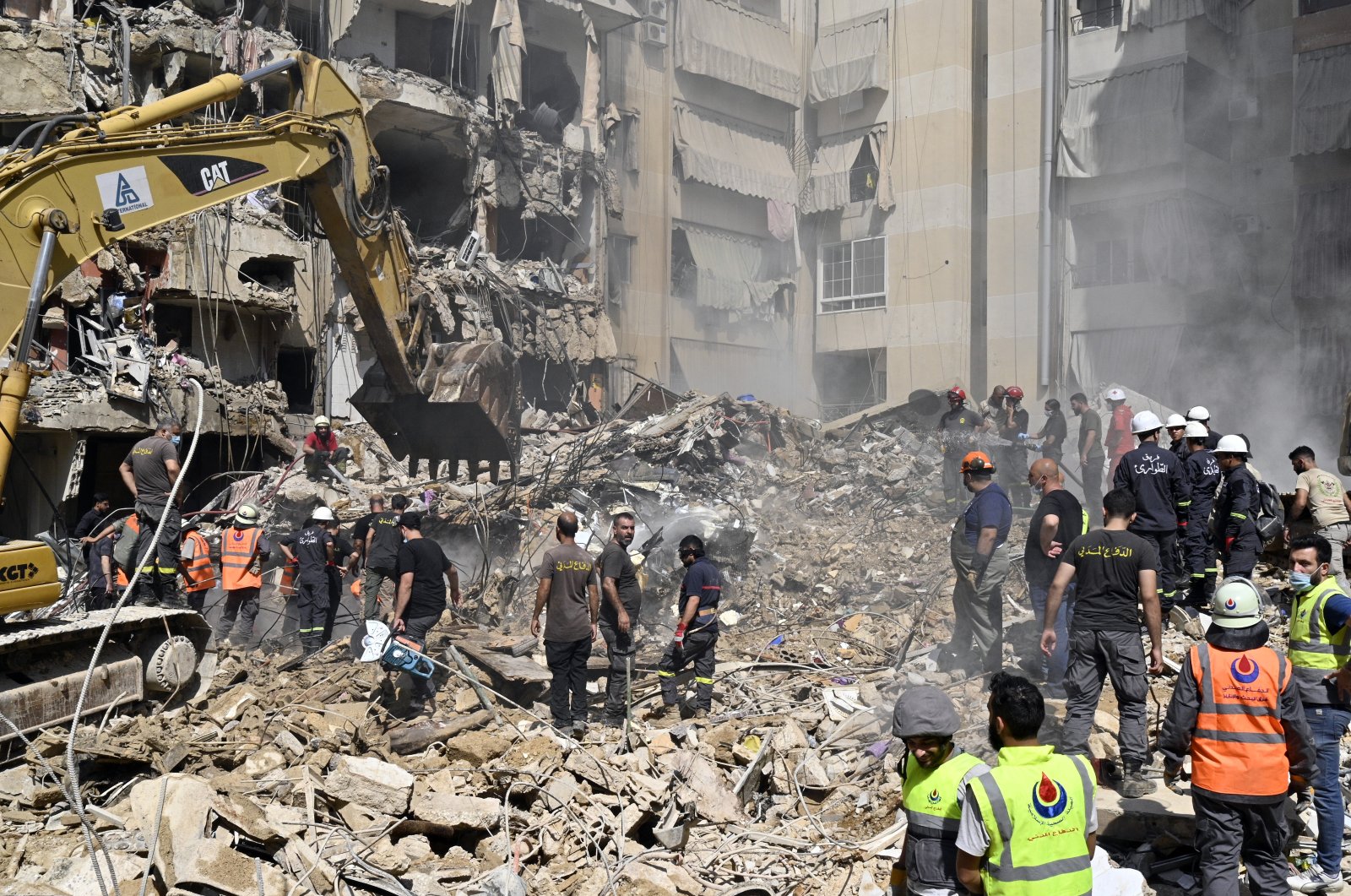  Emergency workers use an excavator to clear the rubble at the site which was targeted by an Israeli strike the previous day, in the southern suburb of Beirut, Lebanon, Sept. 21, 2024. (EPA Photo)