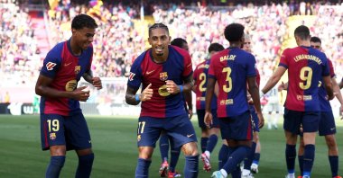 Barcelona's Raphinha (R) celebrates scoring their first goal with Lamine Yamal during the La Liga match against Real Valladolid, Estadi Olimpic Lluis Companys, Barcelona, Spain, Aug. 31, 2024. (Reuters Photo)