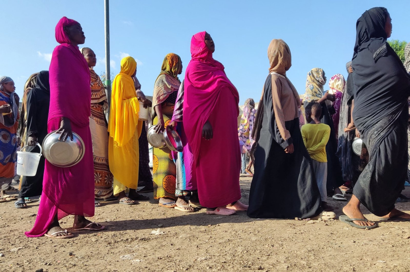 Displaced Sudanese wait in line for food aid at a camp in the eastern city of Gedaref, Sudan, Sept. 23, 2024. (AFP Photo)