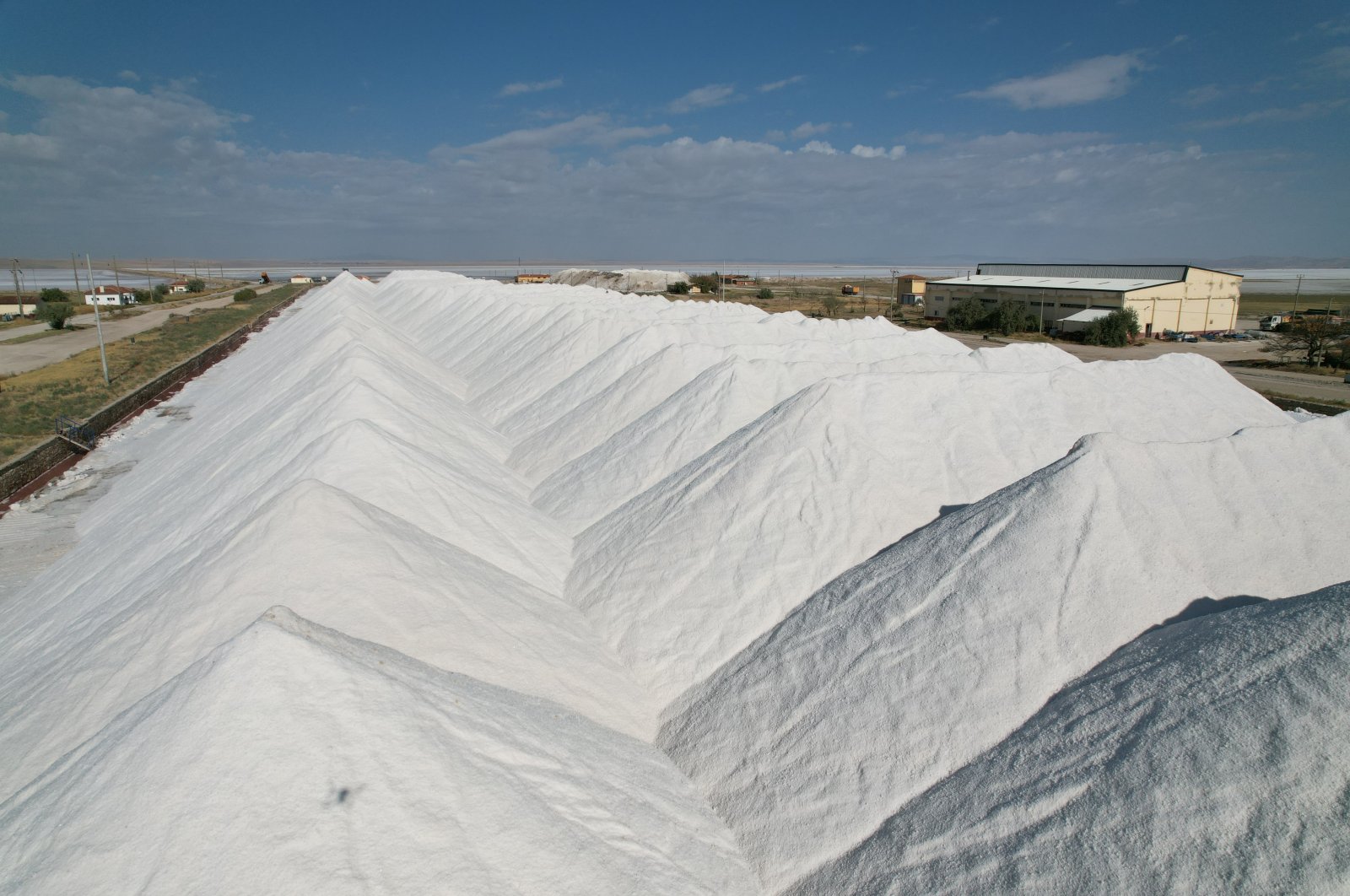 Piles of salt from Lake Tuz shows the lake&#039;s vast production capacity, Lake Tuz, Türkiye, Sept. 23, 2024. (IHA Photo) 