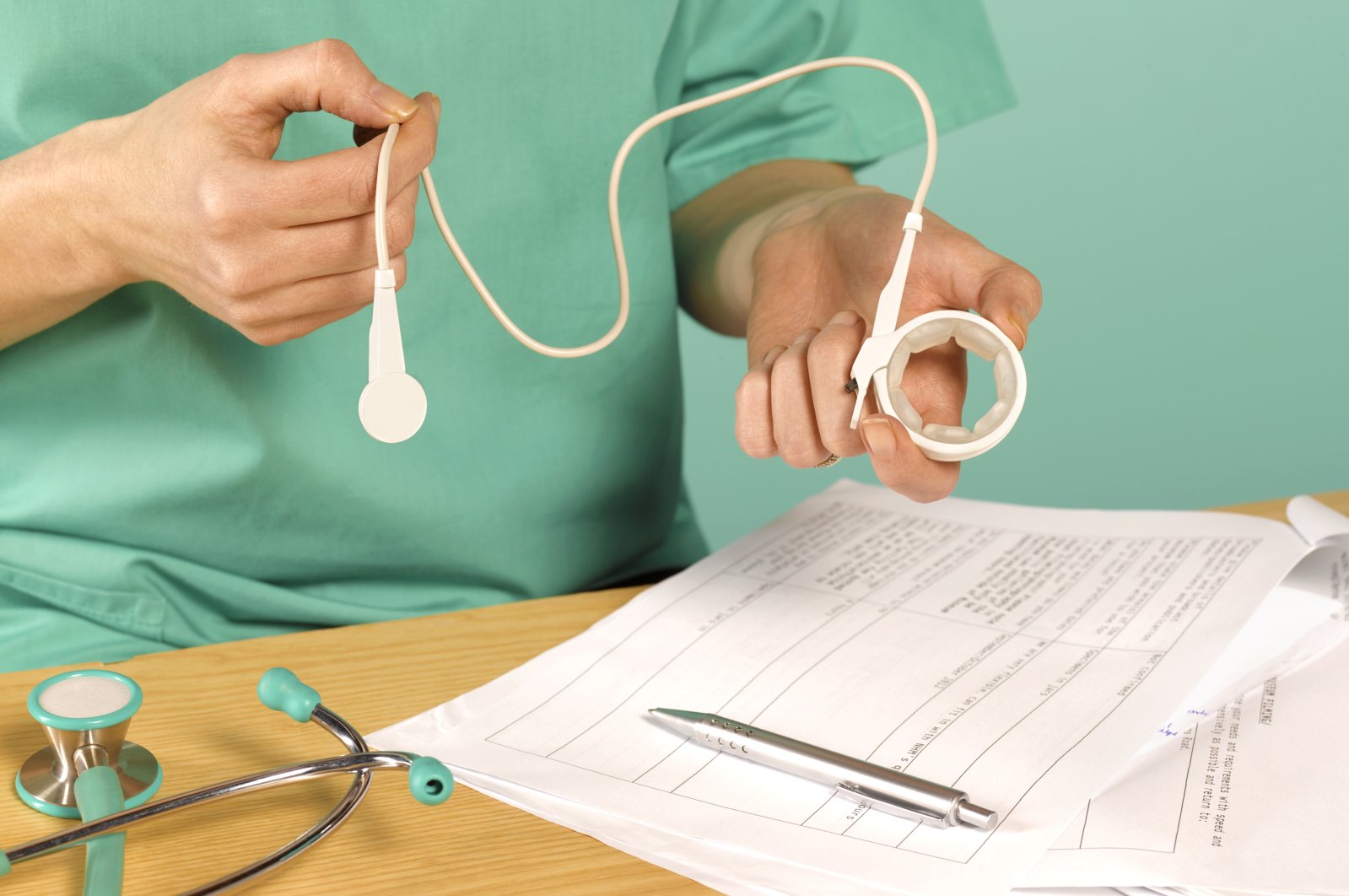 This medical device is designed to help patients achieve significant weight loss by creating a smaller stomach pouch, London, U.K., Feb. 15, 2013. (Getty Images)