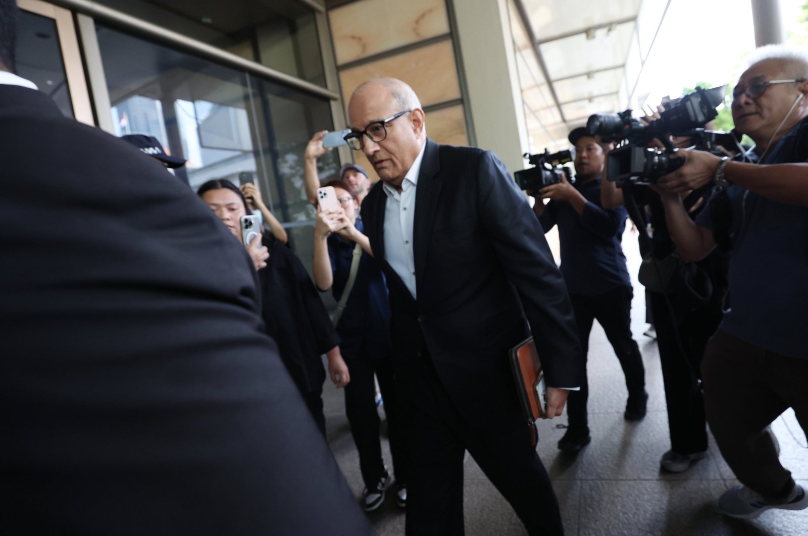 Singapore&#039;s former Transport Minister S. Iswaran (C) arrives for his trial at the High Court in Singapore, Sept. 24, 2024. (EPA Photo)