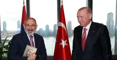 President Recep Tayyip Erdoğan and Armenian Prime Minister Nikol Pashinyan (L) pose as Pashinyan holds a book Erdoğan gifted to him in New York, U.S., Sept. 24, 2024. (AA Photo)