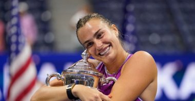 Belarus's Aryna Sabalenka holds the trophy after defeating USA's Jessica Pegula during their women's final match on Day 13 of the U.S. Open tennis tournament at the USTA Billie Jean King National Tennis Center, New York City, U.S., Sept. 7, 2024. (AFP Photo)