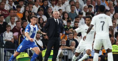 Real Madrid coach Carlo Ancelotti (C) watches on during the La Liga match against Deportivo Alaves at the Santiago Bernabeu, Madrid, Spain, Sept. 24, 2024. (Reuters Photo)
