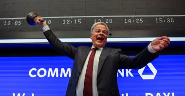 Manfred Knof, chair of the board of managing directors at Commerzbank, rings the opening bell on the first trading as Commerzbank rejoins the DAX index at the stock exchange in Frankfurt, Germany, Feb. 27, 2023. (Reuters Photo)