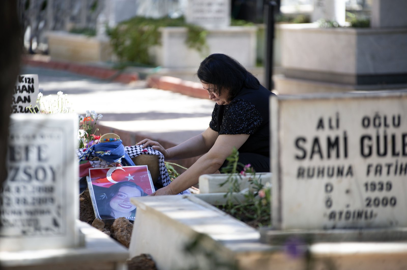 Rabia Birden, mother of Turkish American activist Ayşenur Ezgi Eygi who was shot dead by Israeli soldiers, mourns by her grave in Didim, Aydın, western Türkiye, Sept. 16, 2024. (AA Photo)