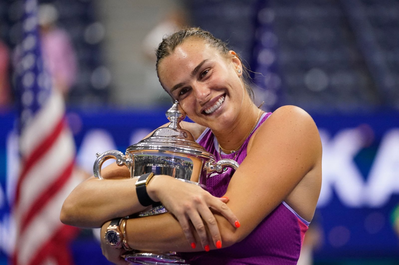 Belarus&#039;s Aryna Sabalenka holds the trophy after defeating USA&#039;s Jessica Pegula during their women&#039;s final match on Day 13 of the U.S. Open tennis tournament at the USTA Billie Jean King National Tennis Center, New York City, U.S., Sept. 7, 2024. (AFP Photo)