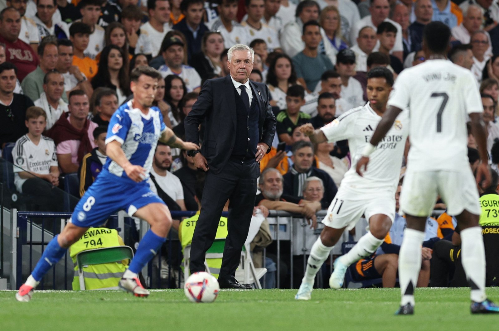 Real Madrid coach Carlo Ancelotti (C) watches on during the La Liga match against Deportivo Alaves at the Santiago Bernabeu, Madrid, Spain, Sept. 24, 2024. (Reuters Photo)