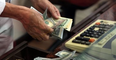 A teller counts U.S. dollar bills at an exchange office, Ankara, Türkiye, July 20, 2023. (AFP Photo)