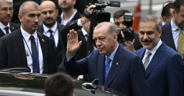 President Recep Tayyip Erdoğan waves before he heads to the airport for return to Türkiye, in New York, U.S., Sept. 25, 2024. (AA Photo)