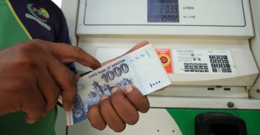 A gas station worker counts Pakistani rupees at a gas station in Peshawar, Pakistan, Sept. 16, 2024. (EPA Photo)