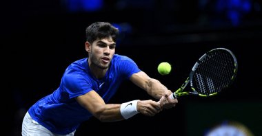 Team Europe's Carlos Alcaraz in action during his Laver Cup singles match against Team World's Taylor Fritz at the Uber Arena, Berlin, Germany, Sept. 22, 2024. (Reuters Photo)