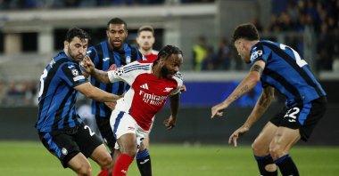 Arsenal&#039;s Raheem Sterling (C) in action with Atalanta&#039;s Sead Kolasinac and Matteo Ruggeri during a Champions League match at the Gewiss Stadium, Bergamo, Italy, Sept. 19, 2024. (Reuters Photo)