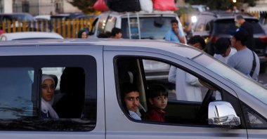 Syrians, who were living in Lebanon and returned to Syria due to ongoing hostilities between Hezbollah and Israeli forces, wait at the Syrian-Lebanese border, in Jdaydet Yabous, Syria, Sept. 25, 2024. (Reuters Photo)