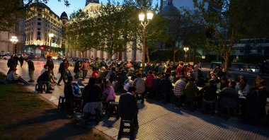 People eat food provided by the Red Solidaria organization at Plaza de Mayo square in front of Casa Rosada presidential palace in Buenos Aires, Argentina, Sept. 25, 2024. (AFP Photo)