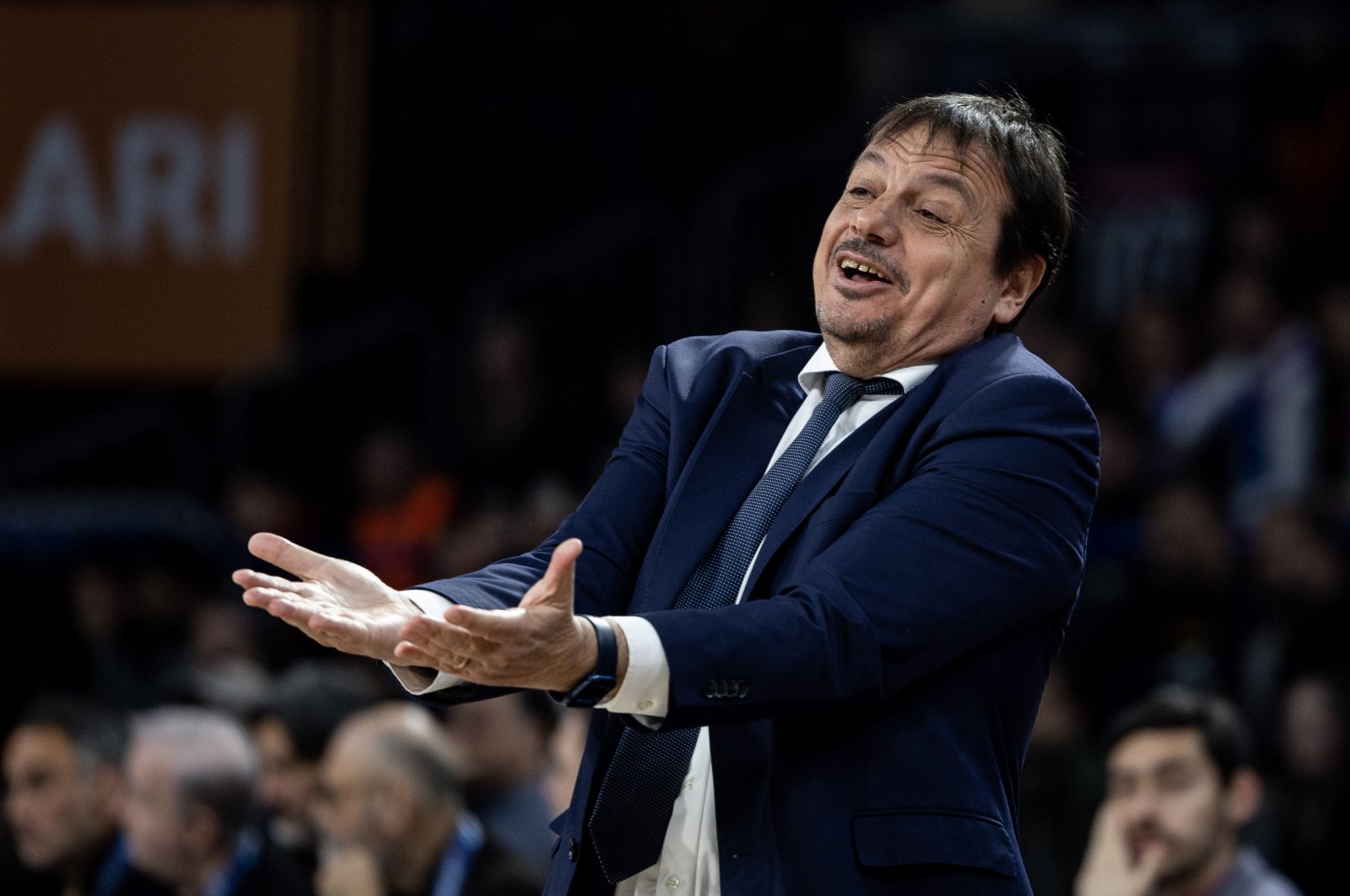 Ergin Ataman gestures during the 2022-23 Turkish Airlines EuroLeague Regular Season Round 24 game between Anadolu Efes Istanbul and Real Madrid at Sinan Erdem Sports Hall, Istanbul, Türkiye, March 14, 2023. (Getty Images Photo)