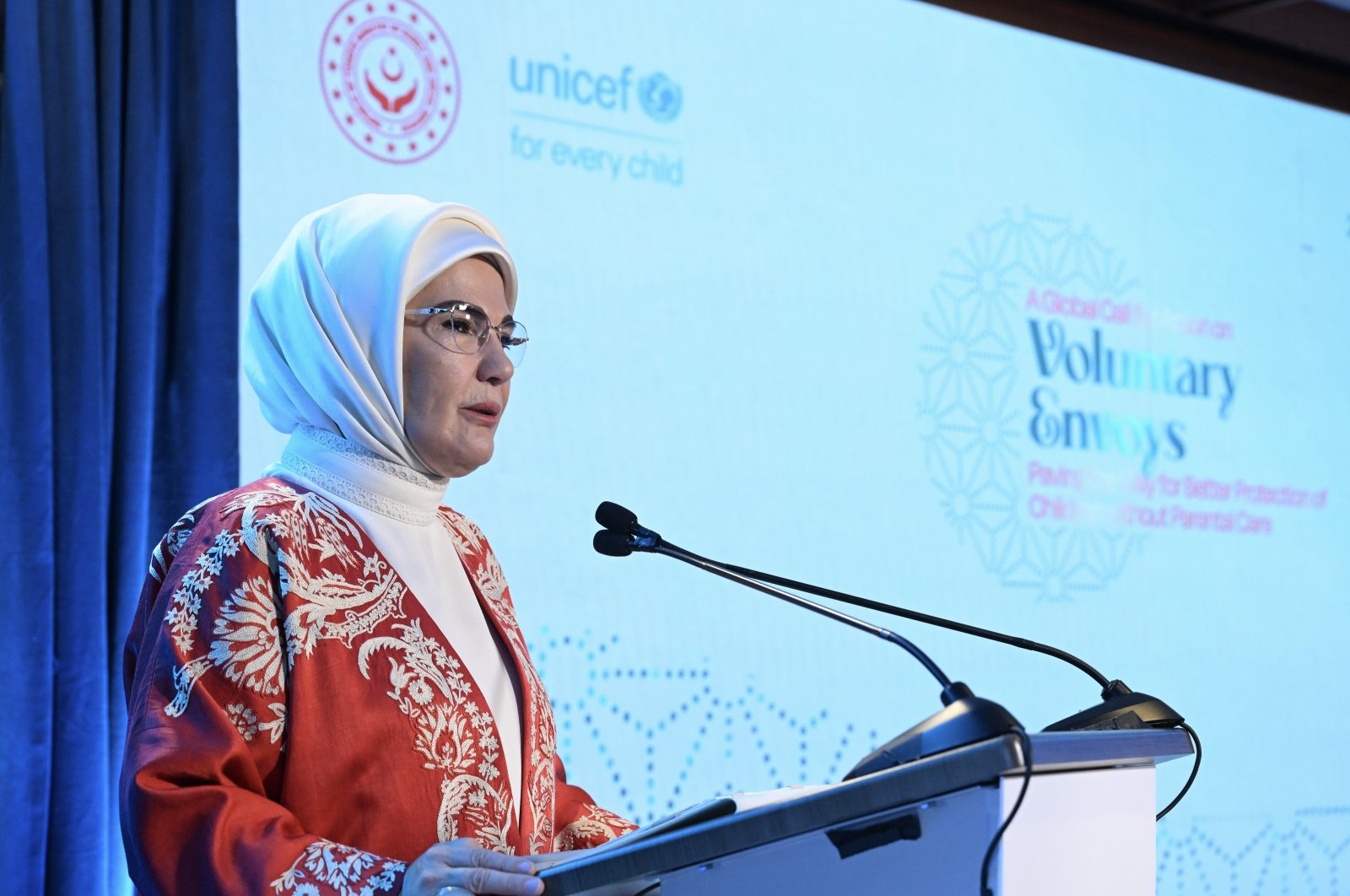 First lady Emine Erdoğan gives a speech at the UNICEF event in New York, U. S., Sept. 25, 2024. (AA Photo)