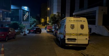 A police van parks at the robbery scene where Serhat Akın was attacked, Istanbul, Türkiye, Sept. 26, 2024. (AA Photo)