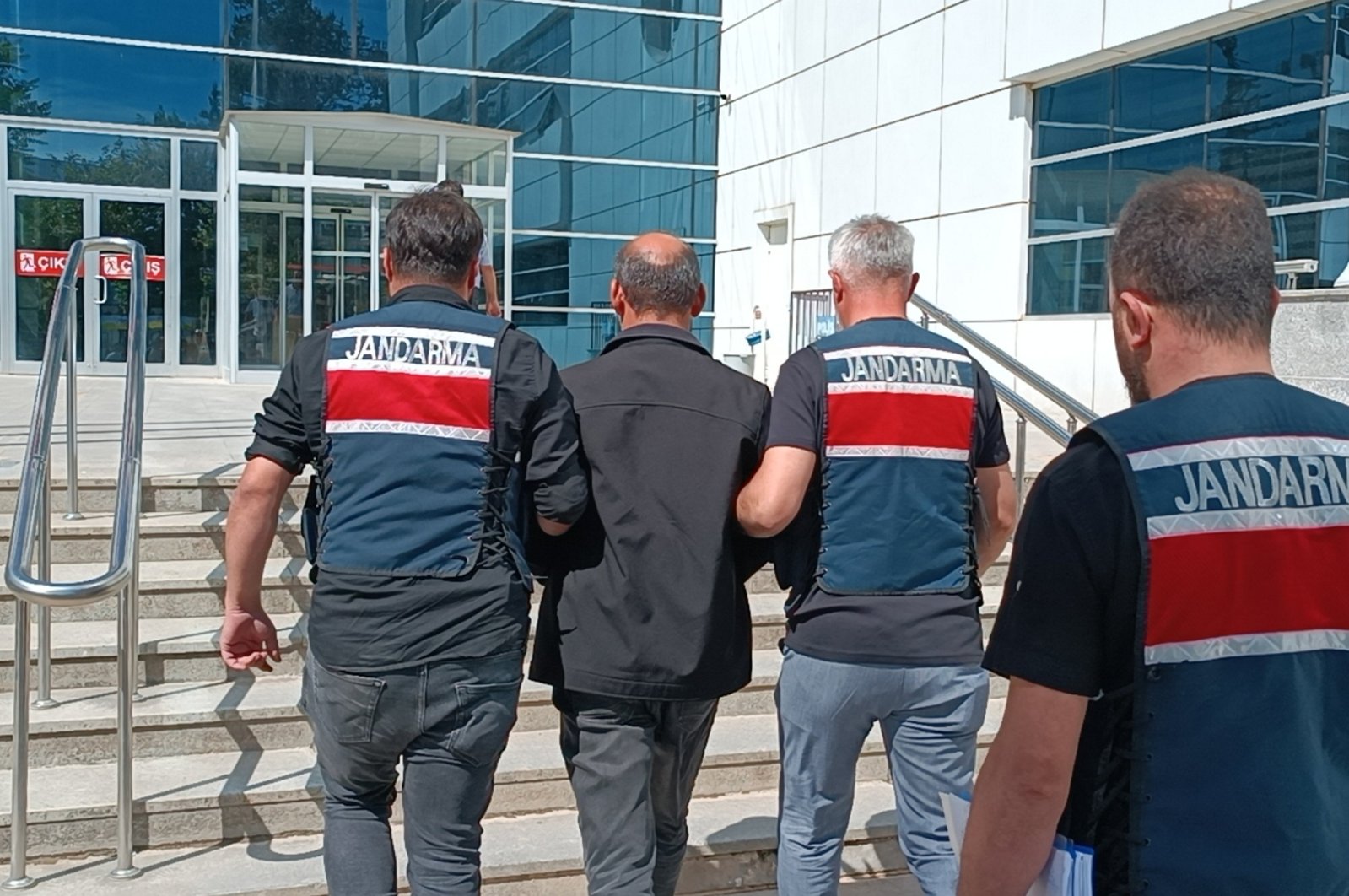 Gendarmerie officers escort a suspected PKK terrorist to the courthouse following his arrest in southeastern Adıyaman province, Türkiye, Sept. 26, 2024. (AA Photo)